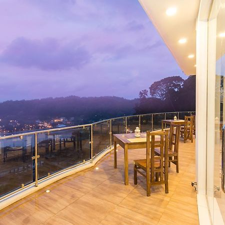 Sandriana Lake View Hotel Канди Екстериор снимка