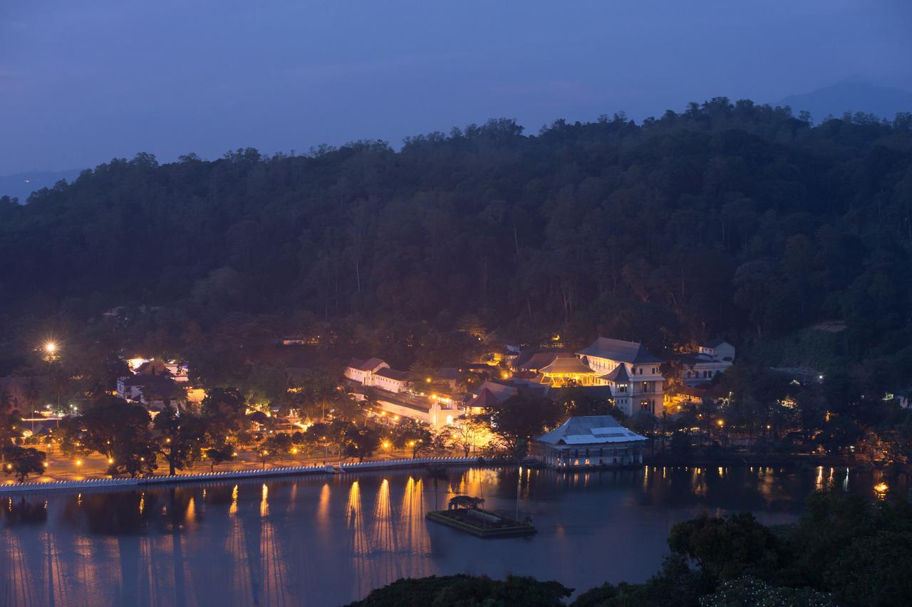 Sandriana Lake View Hotel Канди Екстериор снимка