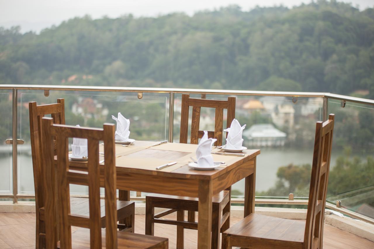 Sandriana Lake View Hotel Канди Екстериор снимка