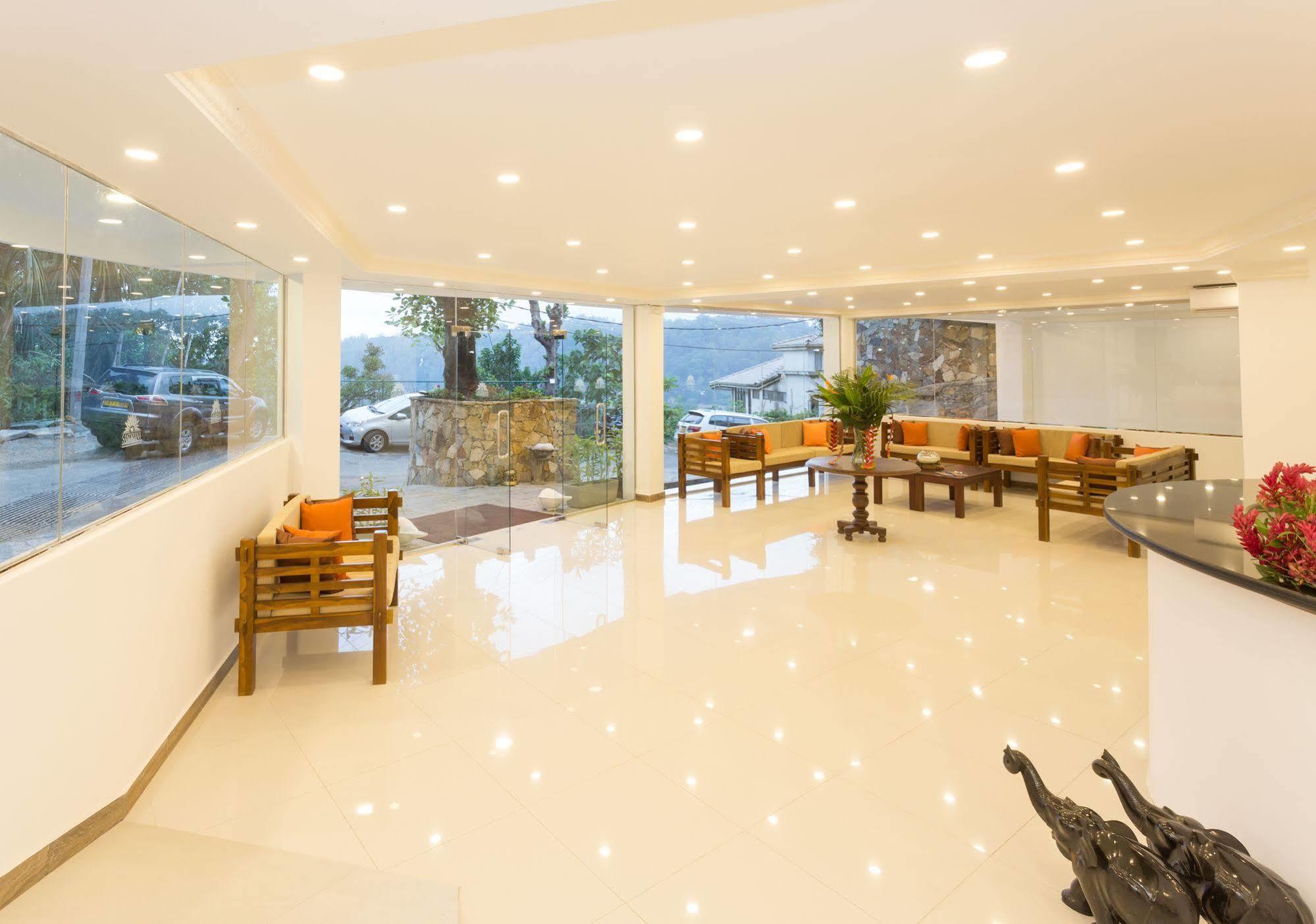 Sandriana Lake View Hotel Канди Екстериор снимка
