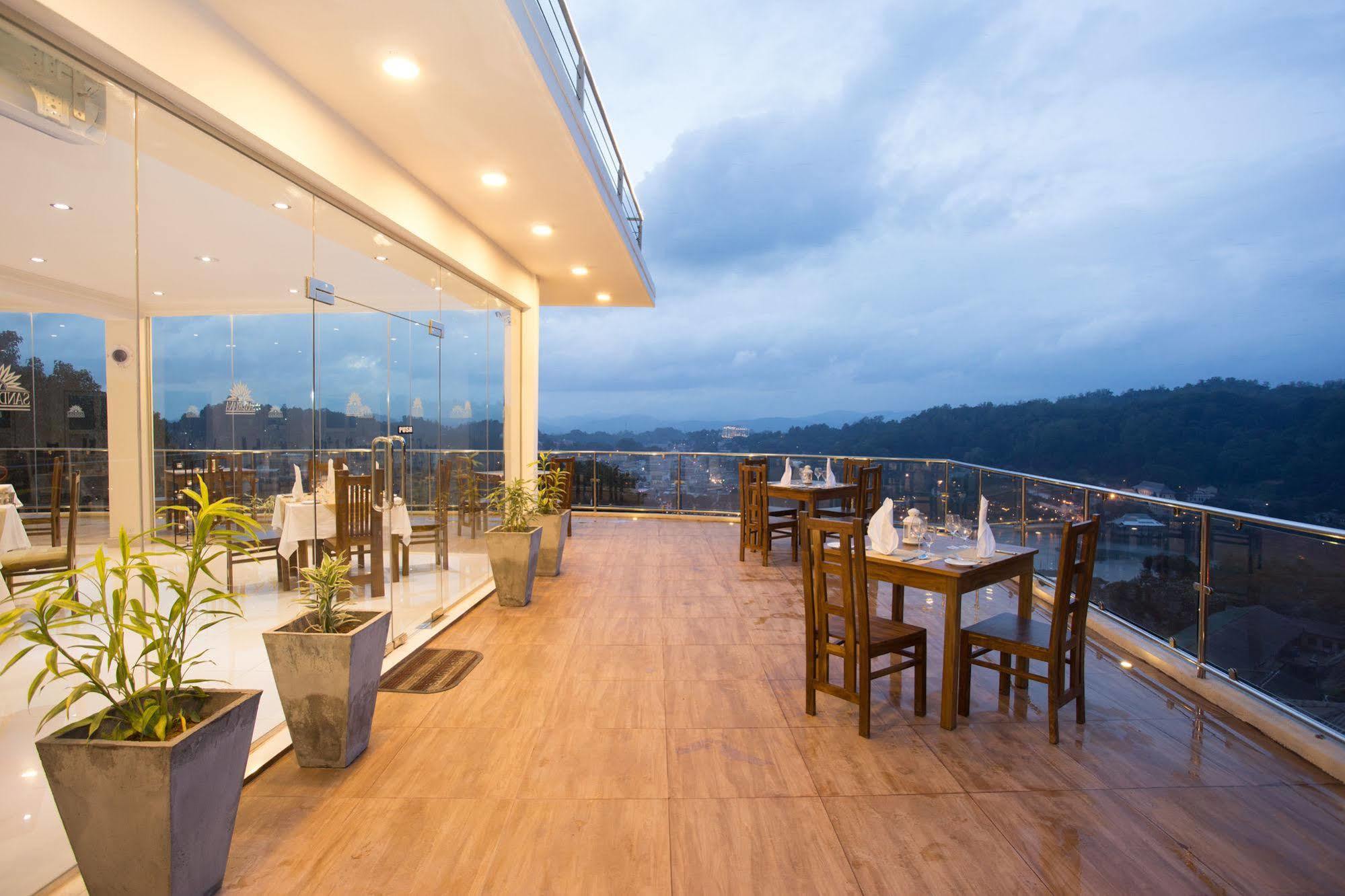 Sandriana Lake View Hotel Канди Екстериор снимка