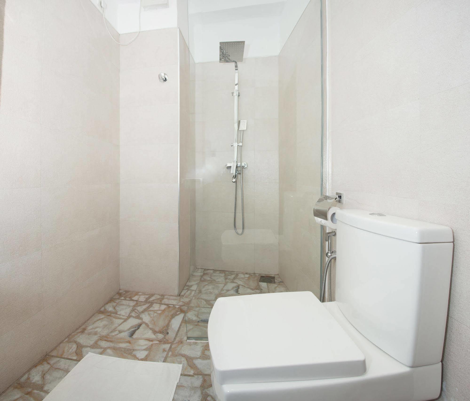 Sandriana Lake View Hotel Канди Екстериор снимка