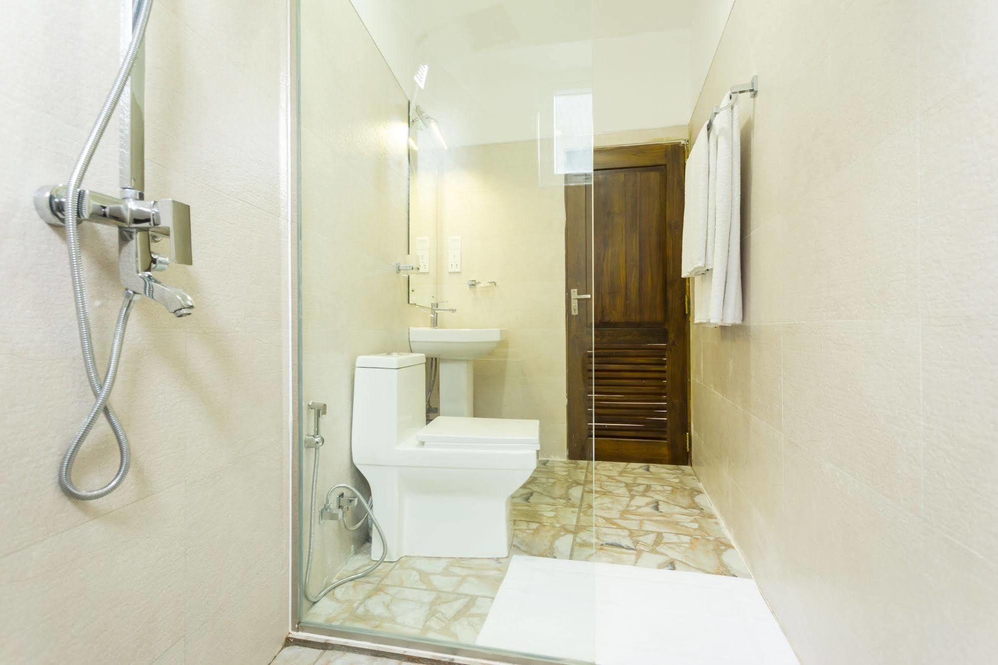 Sandriana Lake View Hotel Канди Екстериор снимка