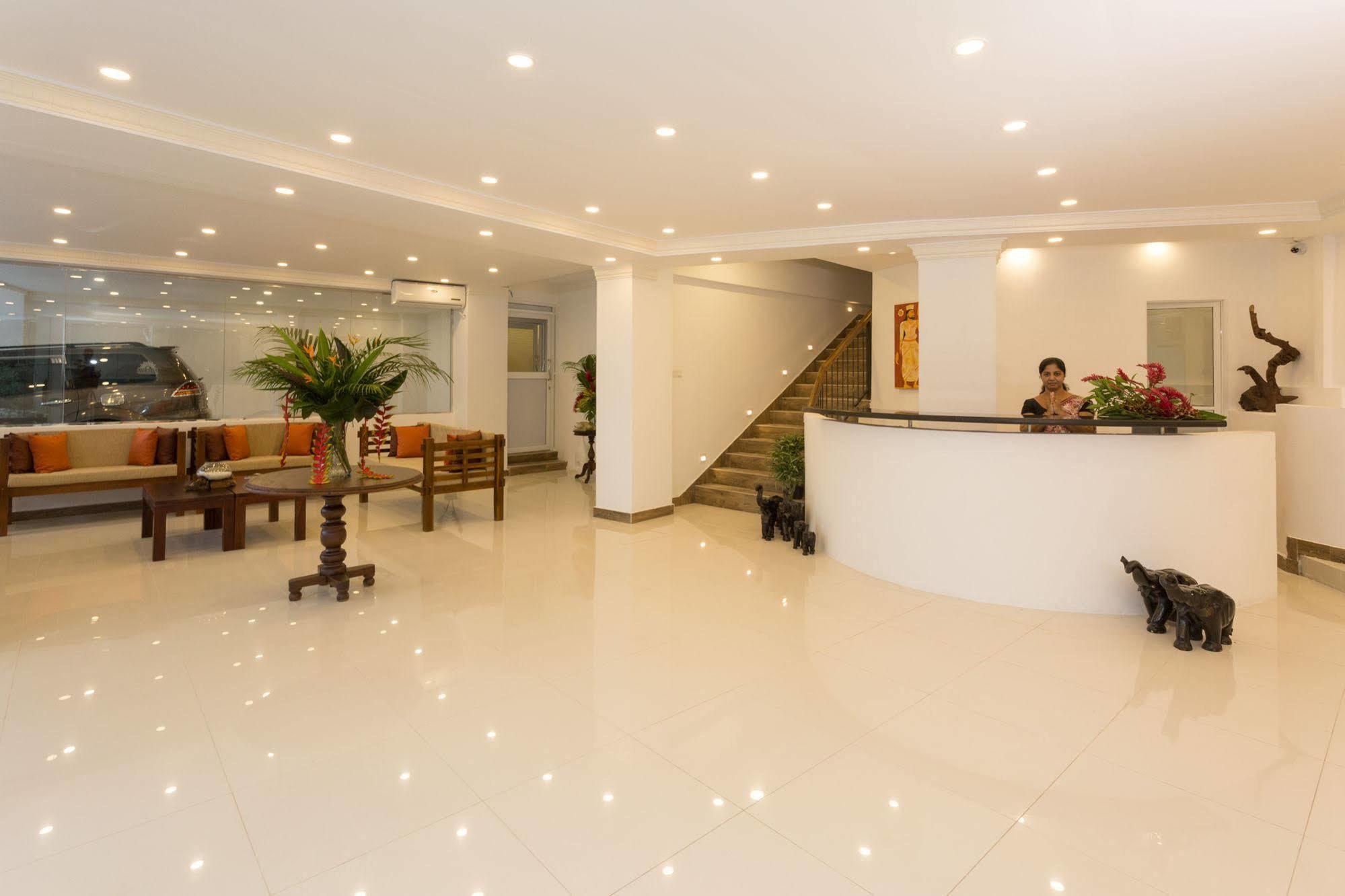 Sandriana Lake View Hotel Канди Екстериор снимка