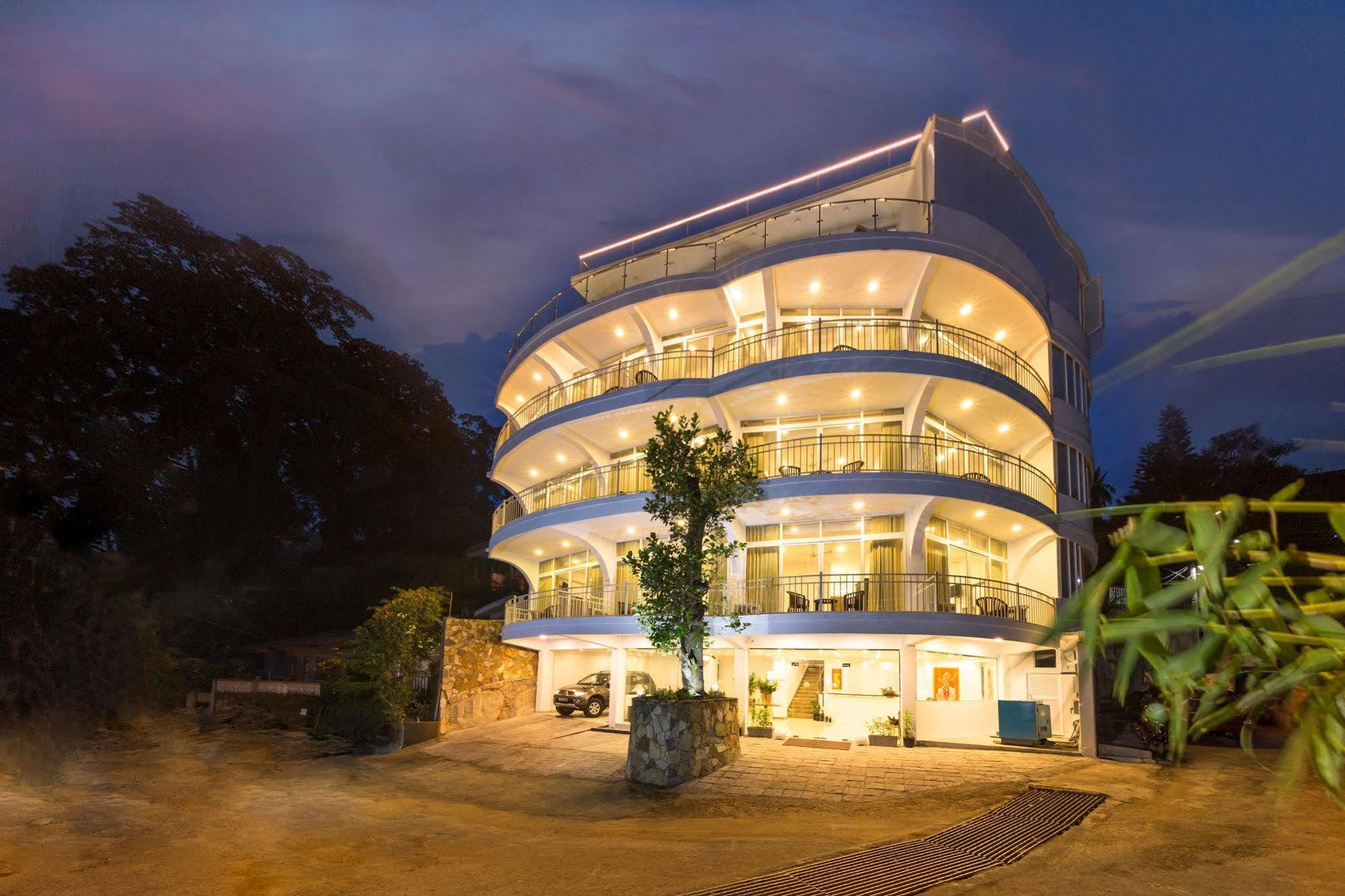 Sandriana Lake View Hotel Канди Екстериор снимка